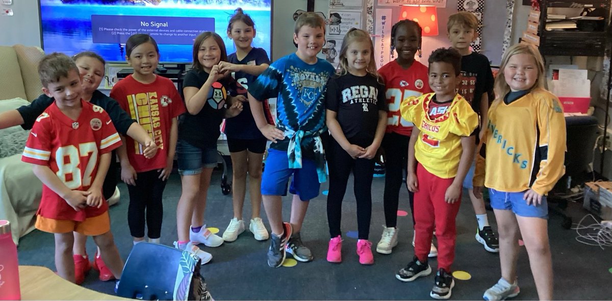 JenniferRu's tweet photo. Sport Team Day!! Spirit week. @ClardyElemNKC https://t.co/1kBydsBjvL