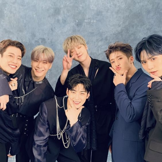bobahyukie_'s tweet photo. astro moments i think about a lot - a thread 💜 https://t.co/we1sR9TVco