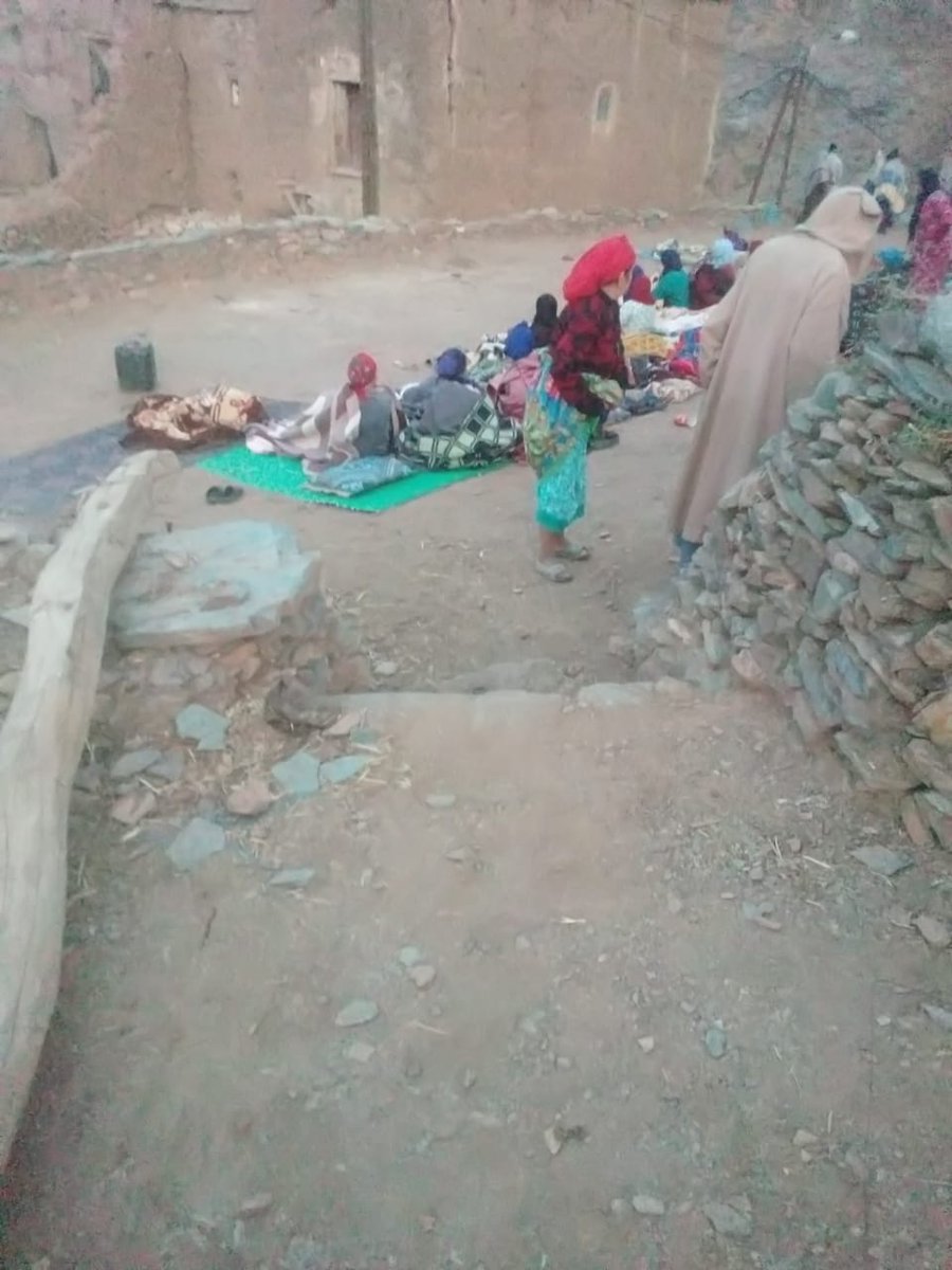 BouhettiM's tweet photo. @YBelhaissi الإخوان كاينين دواوير لحد الساعة موصلهم والو من الإعانات، اللهم بعض الخيام وواحد المحسن جاب ليهم بعض المواد الغذائية، الناس محتاجين بزاف، خصوصا الأغطية والفراش والمواد الغذائية،
لي بغا إتواصل مع أهل الدوار هاهي النمرة والعنوان :
 دوار أوتنا جماعة إملمايس إداومحمود
+212628447180 https://t.co/8hLFymtQan