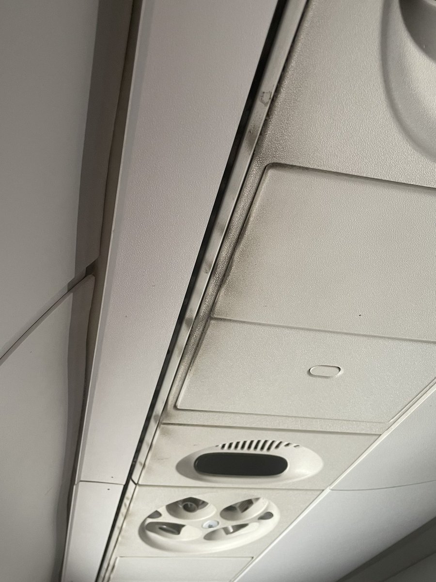 MBart1434's tweet photo. @AmericanAir absolutely disgusting cleanliness of your aircraft on 9/10 AA4271. This has to be against health violations? Customers should not have to breathe this filth in during a flight.
@FAANews @AviationNews @Aviationgossip @TSA @AskTSA https://t.co/JU8Mncfv2D