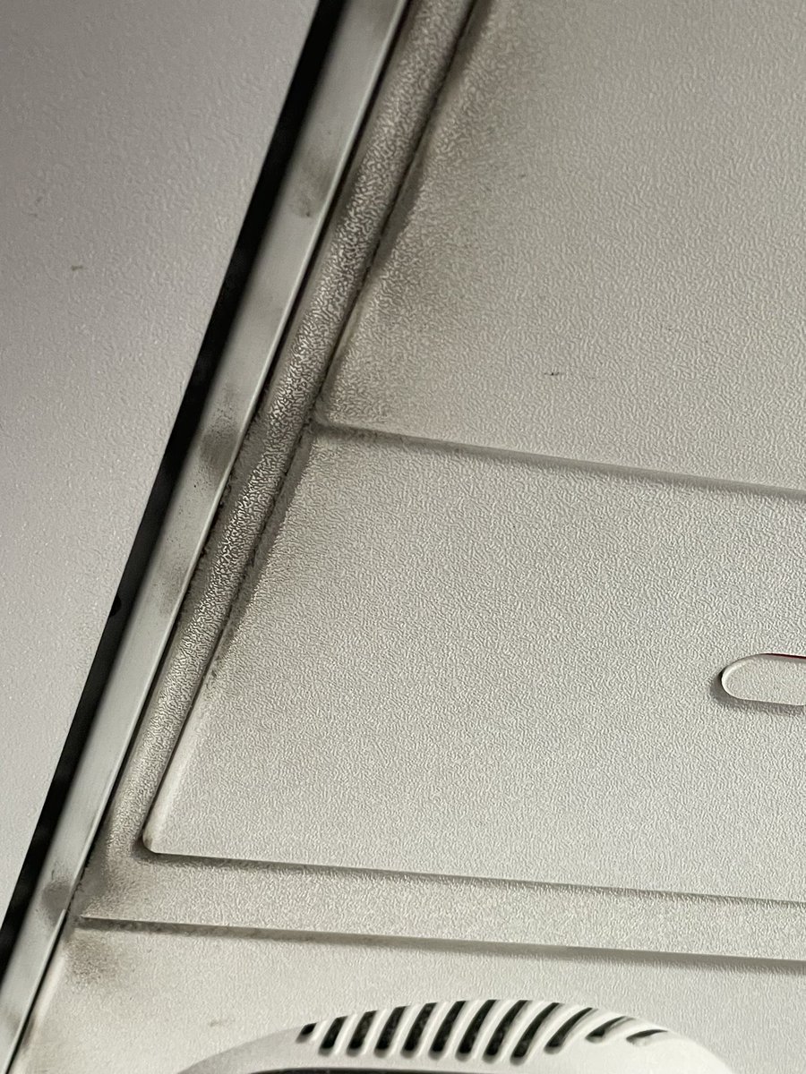 MBart1434's tweet photo. @AmericanAir absolutely disgusting cleanliness of your aircraft on 9/10 AA4271. This has to be against health violations? Customers should not have to breathe this filth in during a flight.
@FAANews @AviationNews @Aviationgossip @TSA @AskTSA https://t.co/JU8Mncfv2D