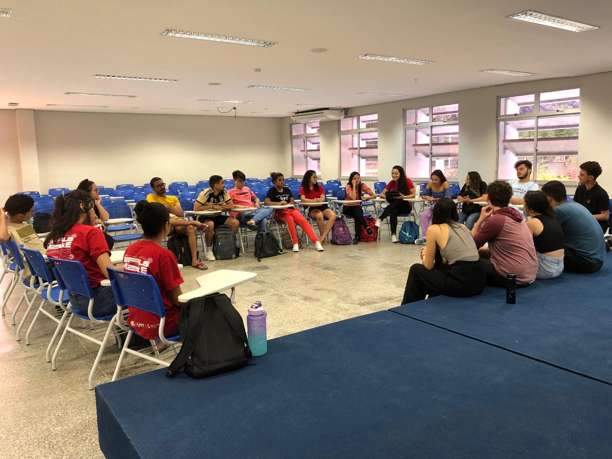 UfcQuixada's tweet photo. Registros do último @poaufc para lembrar que sexta-feira, dia 15, tem mais!! Vai ser na sala multiuso, de 10h as 11h45, com o tema: “Realidade universitária: de aluno para aluno”.

Partiu?!

#ufcquixada https://t.co/jZEMqeG7mW