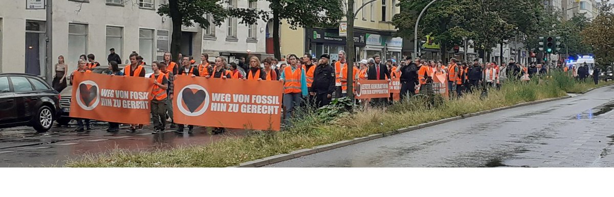 Traf zahlreiche friedliche Streiter für Zukunft. Dass es die überhaupt braucht, ist peinlich genug für die "große Politik". Danke für nette Gespräche!
<a href="/AufstandLastGen/">Letzte Generation</a>