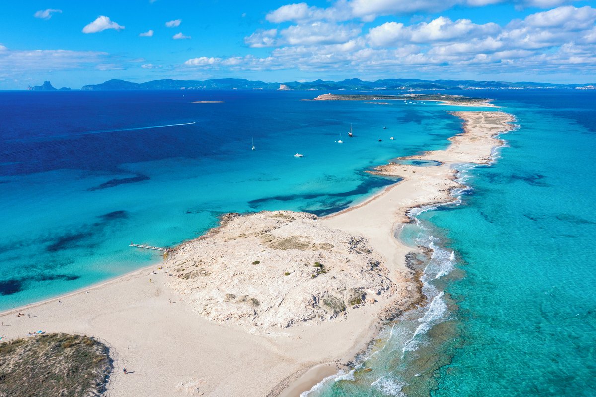 Jet2tweets tweet media