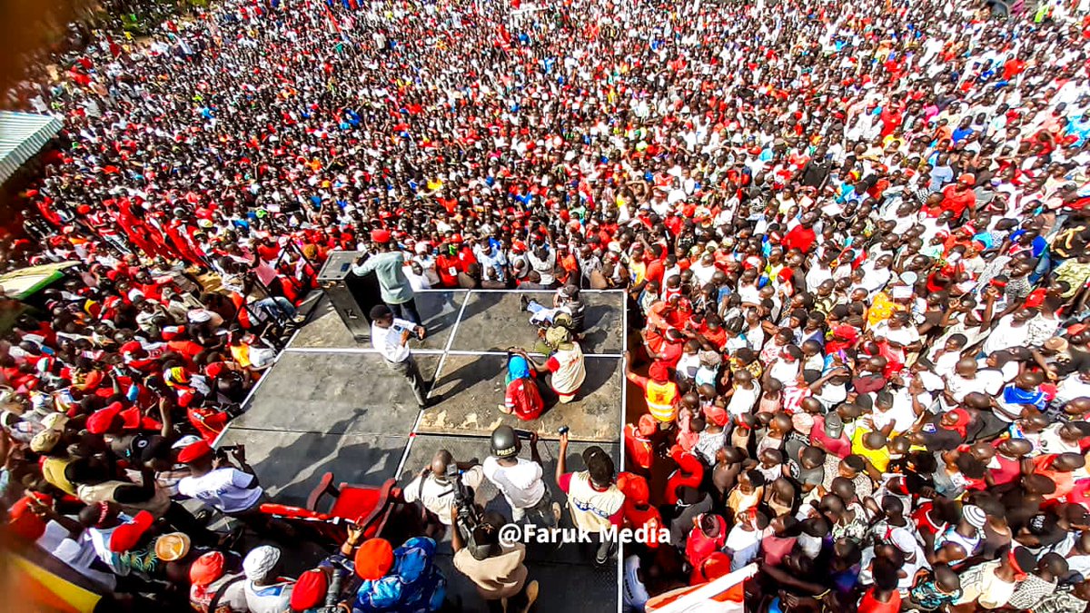 HEBobiwine's tweet photo. Thank you Arua! Today winds up the first phase of our #NUPCountryWideTour. #WeAreRemovingaDictator https://t.co/PqjeV2T4Nc