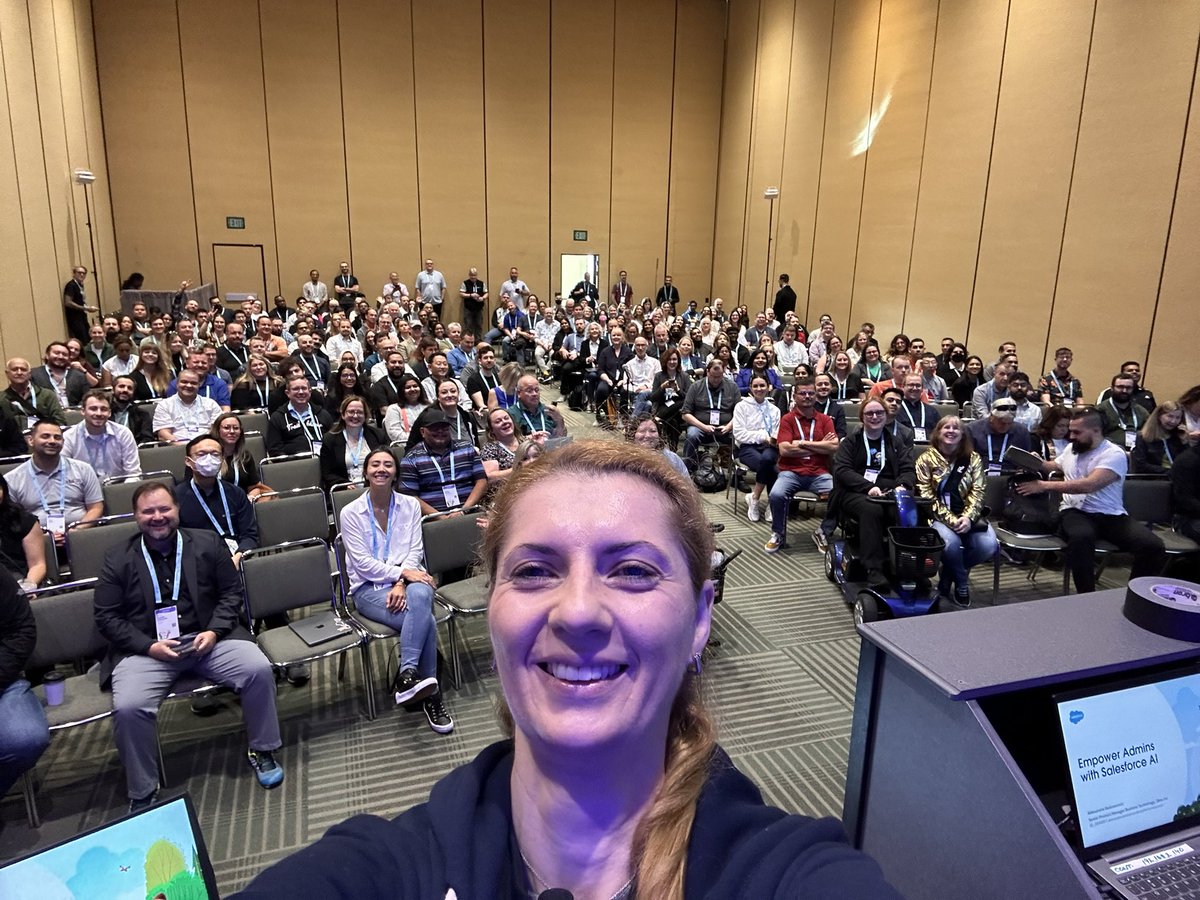 Packed room for a conversation about how #SalesforceAI can empower #AwesomeAdmins to skill up and help their end users be more productive! Thanks to everyone who showed up and shared their thoughts!