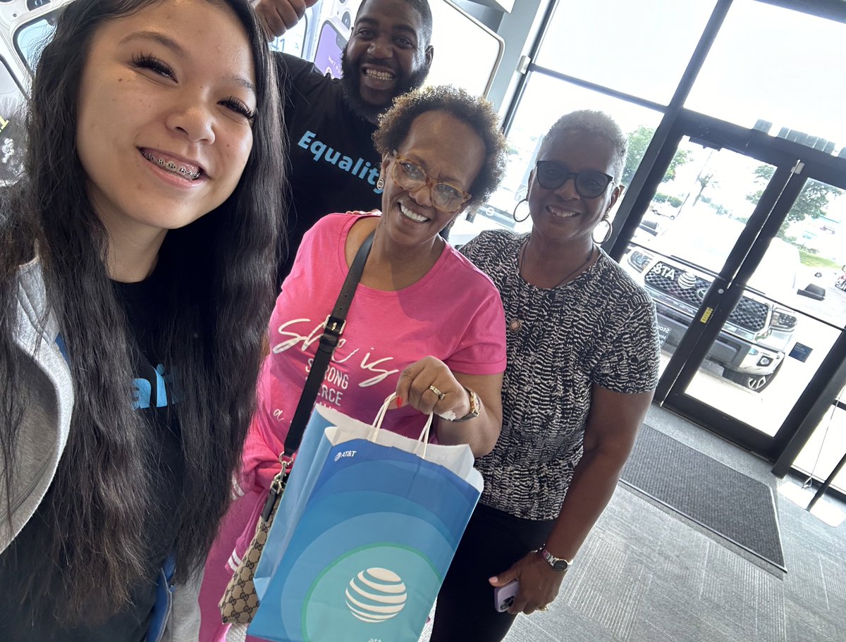 Melanie K (@moneymelanie) on Twitter photo These lovely ladies loved their service so much that they asked to take a photo with me😅 So heartwarming to hear that I made their day. #LifeatAtt <a href="/bmf19149/">Team BMF 💸</a> Ft. <a href="/Marquise1911/">Marquise V</a> photobombing😂 These lovely ladies loved their service so much that they asked to take a photo with me😅 So heartwarming to hear that I made their day. #LifeatAtt <a href="/bmf19149/">Team BMF 💸</a> Ft. <a href="/Marquise1911/">Marquise V</a> photobombing😂