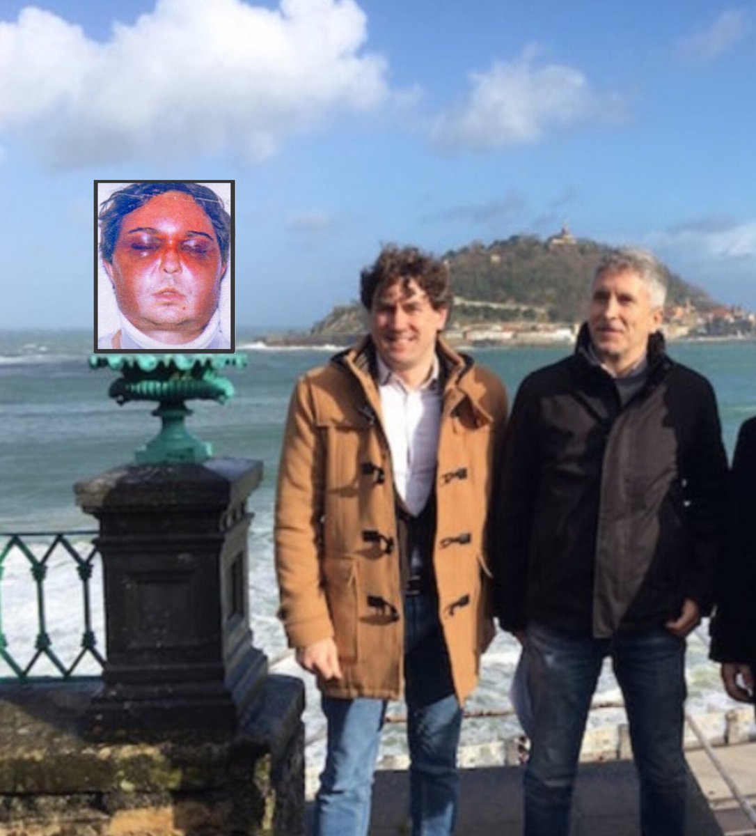 Erramun2014's tweet image. Es lamentable que un dirigente político vasco se fotografíe con un juez que fue condenado por el tribunal de derechos humanos de #Estrasburgo por no asistir a un detenido tras sufrir gravísimas torturas
Muy lamentable blanquear las torturas @enekoandueza