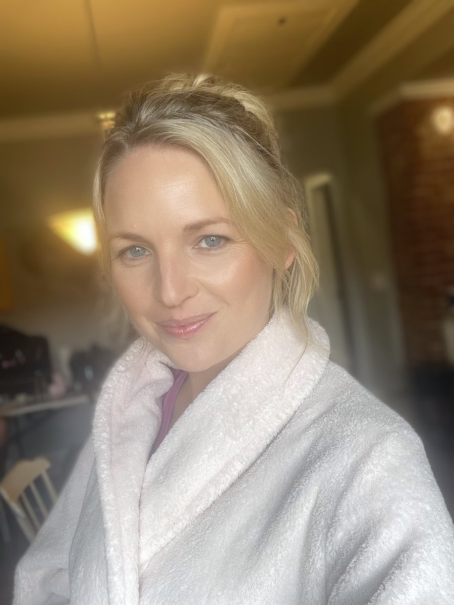 brooke_burfitt's tweet image. It’s an interesting job when you get to work in your pyjamas all day, not at home.

#iwokeuplikethis 🤭

#dayjob #slouchcouchpotato #film #setlife #oklahoma #movie