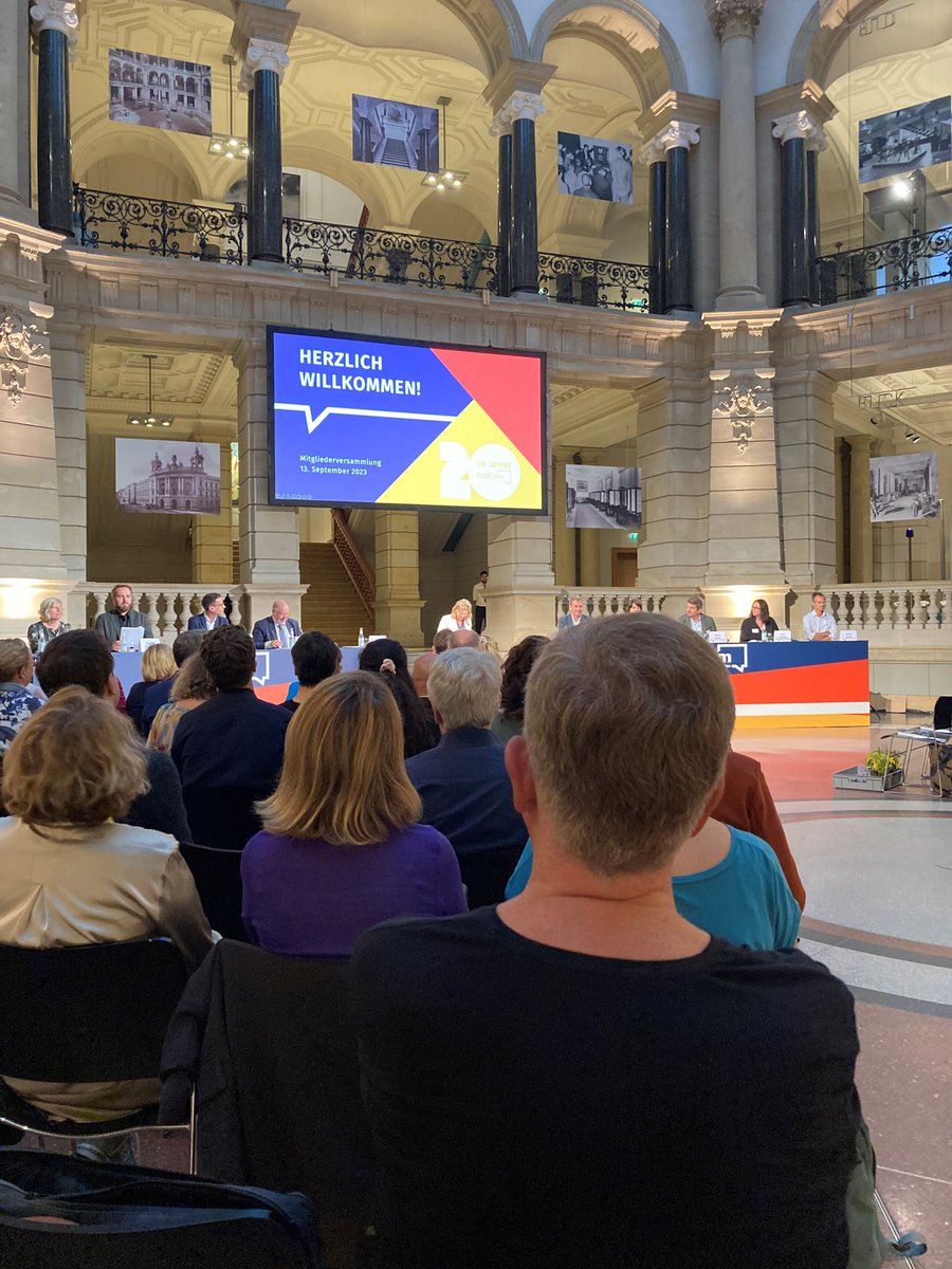 bdkom's tweet image. Es ist angerichtet, die Hallen des @mfk_berlin sind gefüllt, die Stimmzettel verteilt - unsere 20. Mitgliederversammlung kann starten. Wir freuen uns auf eine spannende Veranstaltung!

#KommunikationVerantworten #Mitgliederversammlung #BdKom