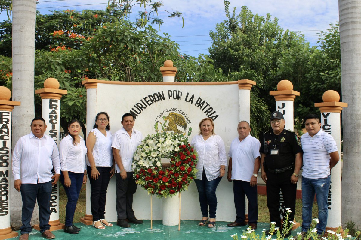 AytoHunucma's tweet photo. la Alcaldesa realizó el pase de lista de honor al Teniente Juan de la Barrera y a los cadetes del entonces Colegio Militar de la Ciudad de México, Juan Escutia, Agustín Melgar, Fernando Montes de Oca, Vicente Suárez y Francisco Márquez.

#Hunucmá #CiudadEnMovimiento https://t.co/JLjJW47Xe3