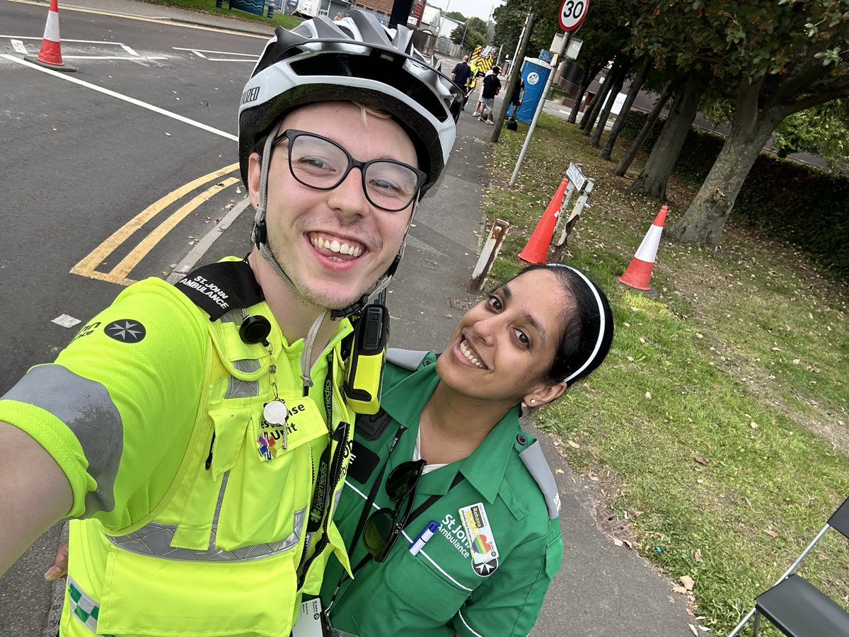 KmswardWard's tweet photo. Sunday saw @Great_Run showcase 60,000 plus runners at the #GNR and what a great day it was for all! Myself and my @stjohnambulance colleagues across the route in many different capacities made for a great shift! https://t.co/FhdzXSmNR0