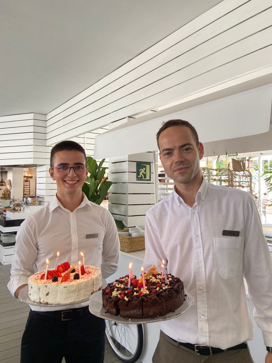 MeliaCareers's tweet photo. 🥳A nuestra familia #WeAreMelia le encanta las celebraciones 💙 en #MeliaCalaGaldana hemos aprovechado los cumples de abril, julio y julio para homenajear y sorprender a nuestrxs #VIPMelia https://t.co/RYXYQl9pVN
