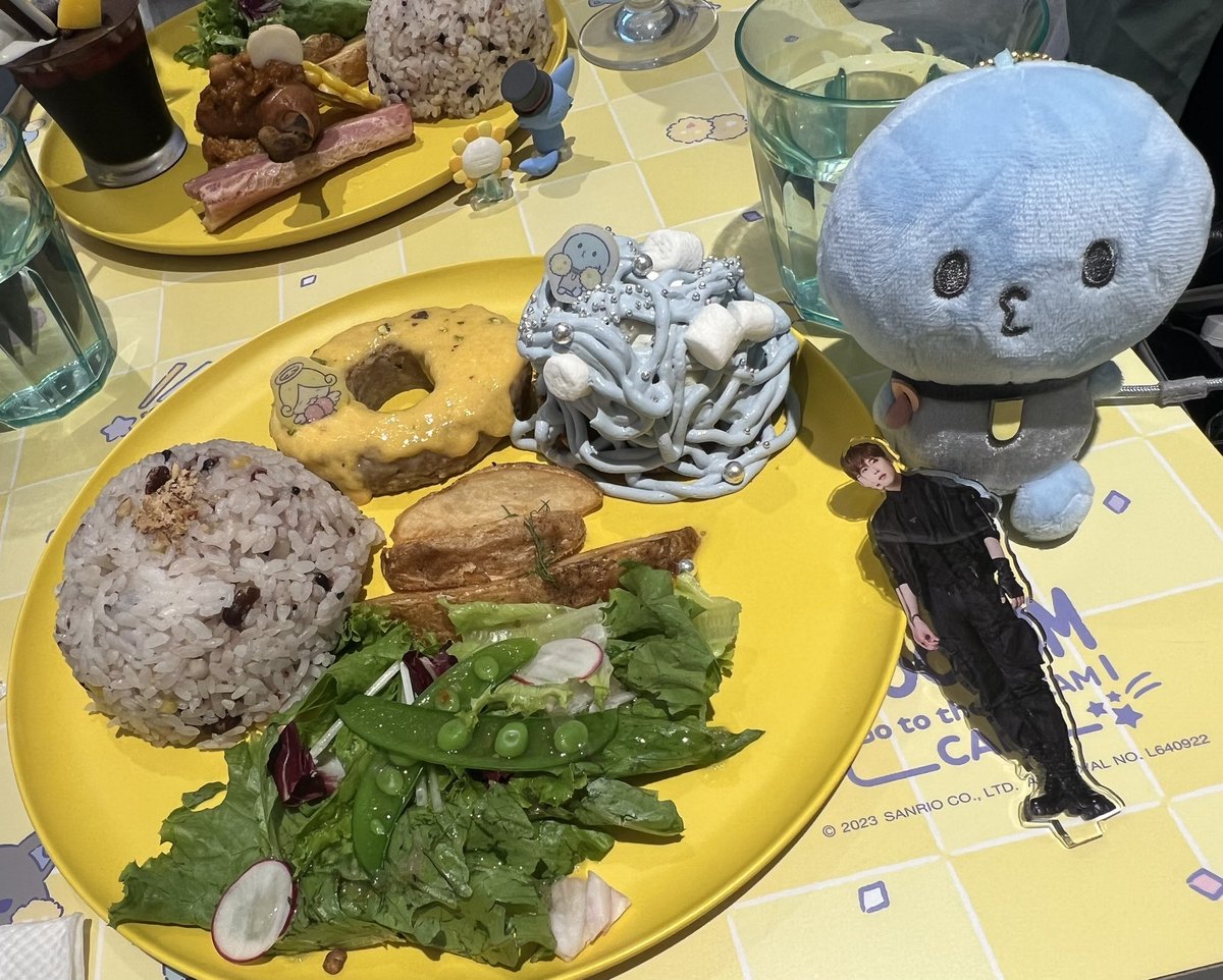 swrsfm's tweet photo. 今日はジェオチャムカフェ→お台場のポップアップ行ってきた！カフェは美味しかったけど時間ギリギリだった⏰ポップアップでクリアチャーム2個だけ買ったらマイクンとRURUきた！どっちも可愛くて癒しの空間だった☺️💓 https://t.co/RjICivYksR
