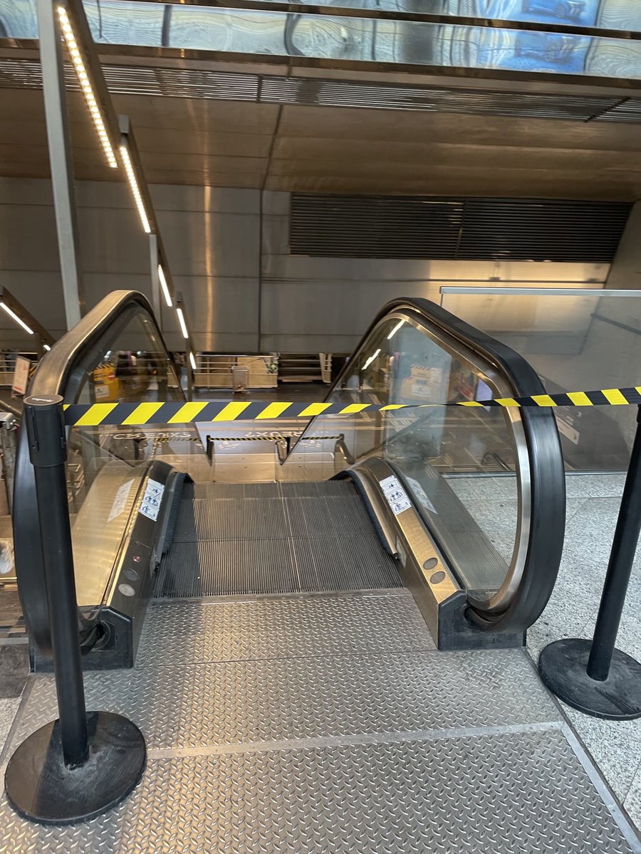 CBerthol's tweet photo. ⁦@alainkrakovitch⁩ ⁦⁦⁦@SNCFVoyageurs⁩ quelqu’un va-t-il s’occuper un jour de faire réparer les Escalators de la gare de Strasbourg en panne depuis plusieurs mois ? Elle est où la ville accessible à tous? https://t.co/gh7S1Jflq4