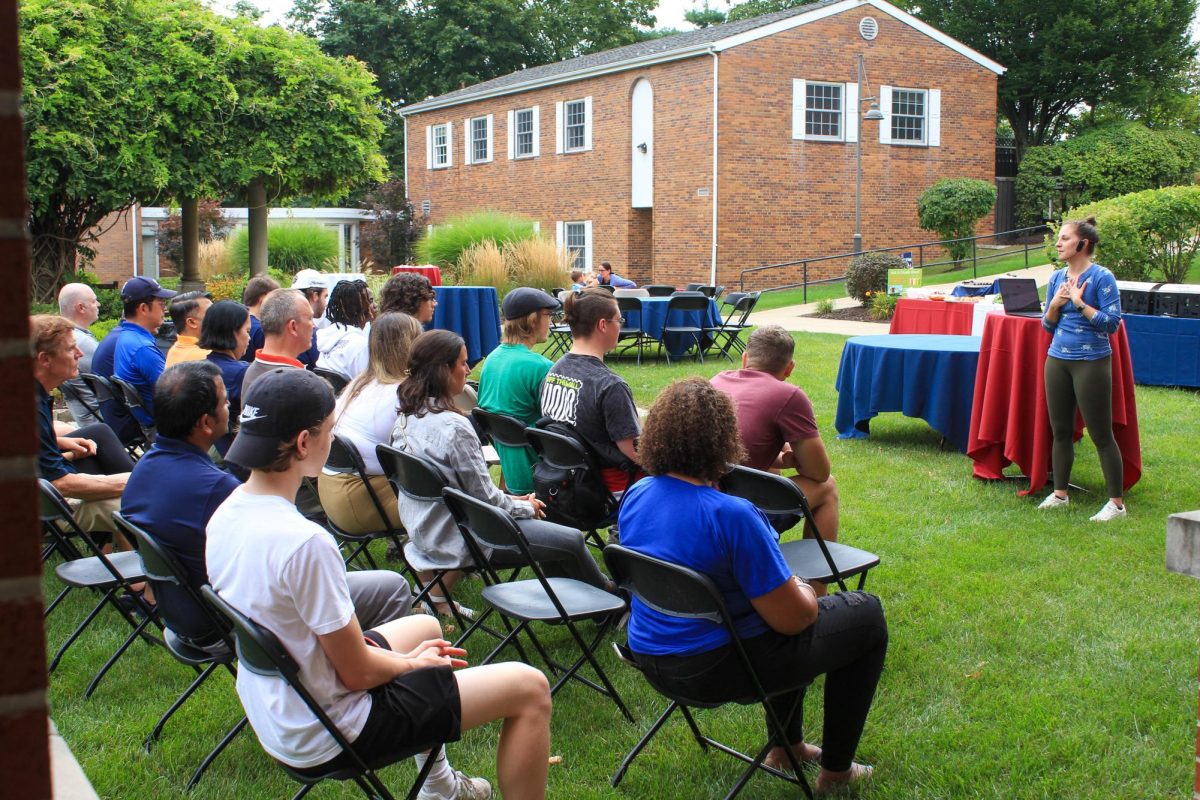 RMU's tweet photo. Over the weekend, the Rockwell School of Business welcomed new students and their families with a cookout in the gardens! 🌳🍔

Students and families mingled with faculty, played outdoor games, and enjoyed delicious food!

📸 Jadyn Barker '27, Sentry Media https://t.co/mtGYzZbRJx