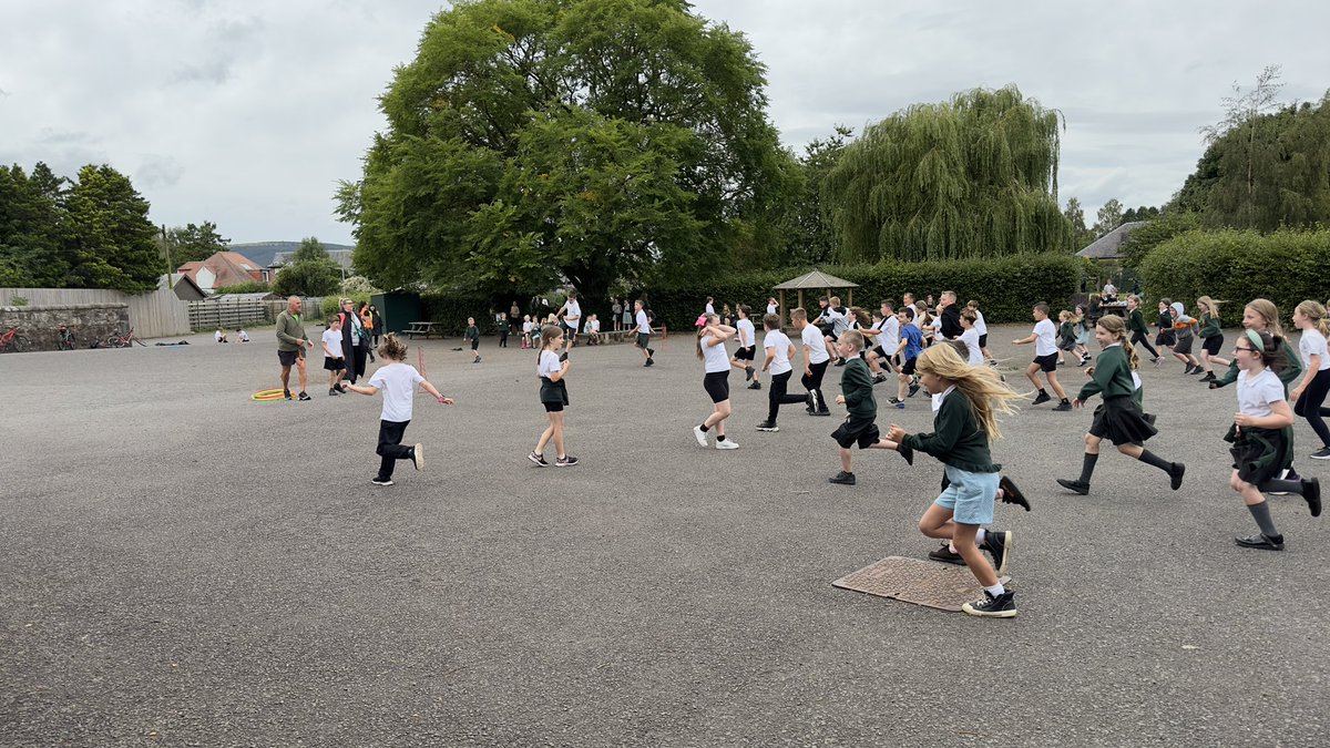 DunbarneyPS's tweet photo. Article 31 UNCRC - Children have the right to play and our Play Practitioner, Hamish, had lots of company to join in the fun at lunchtime today #nevertoooldtoenjoyplay https://t.co/FM1UQepkcW