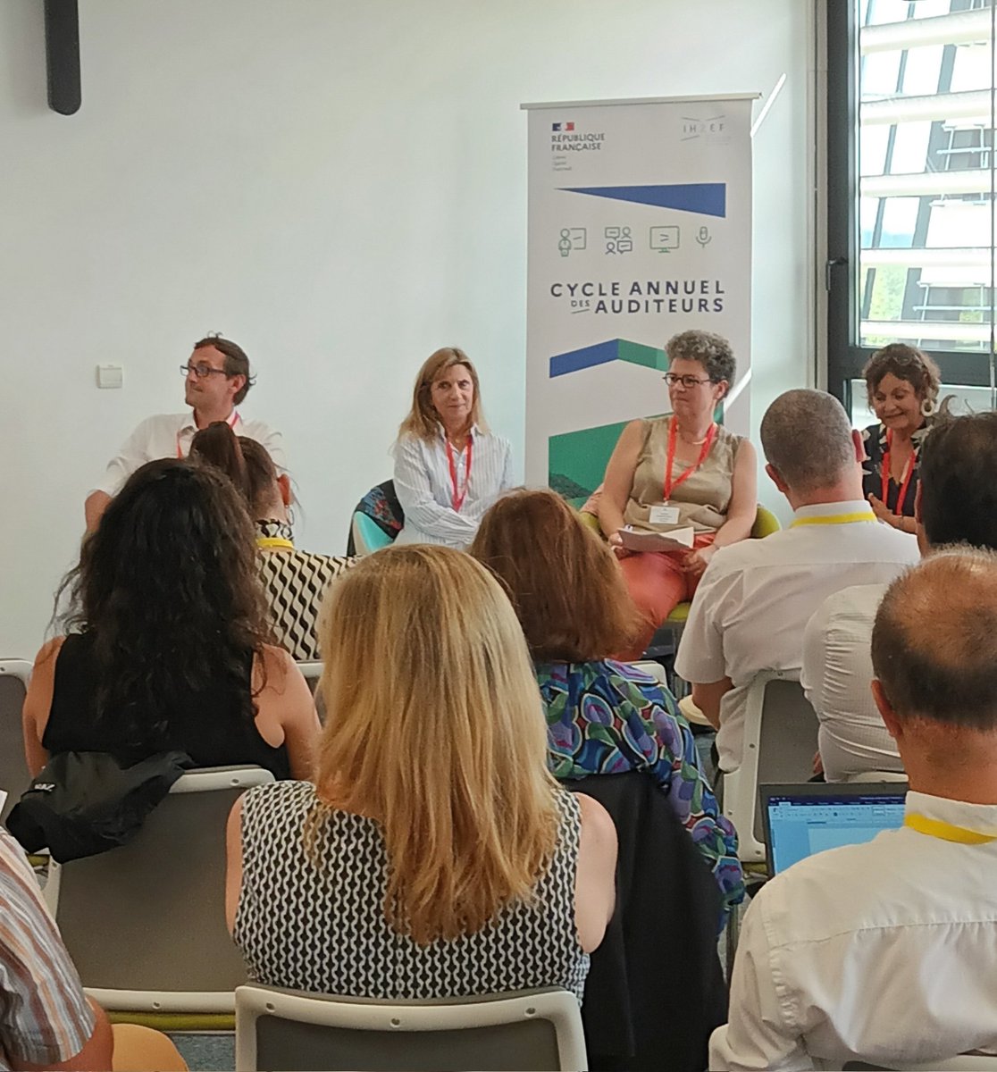nicdurupt's tweet photo. Les #auditeurs #cycle @Ih2ef croisent les 👀 sur l'orientation
#mythes, #représentations et #conceptions de différents acteurs avec @Onisep @epafrance ➕️ universitaire https://t.co/oylVLlhTeo