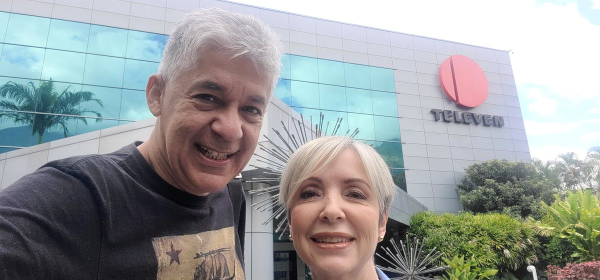 juanjoseojeda's tweet photo. En la grabación de la entrevista a María Verdeal @Mariche17 con #CarlosFernandes en @El_Noticiero de @Canal_Televen #13Sep #Caracas #Venezuela @Mariche17 @MAS_VENEZUELA https://t.co/tJ4oKTZIXg