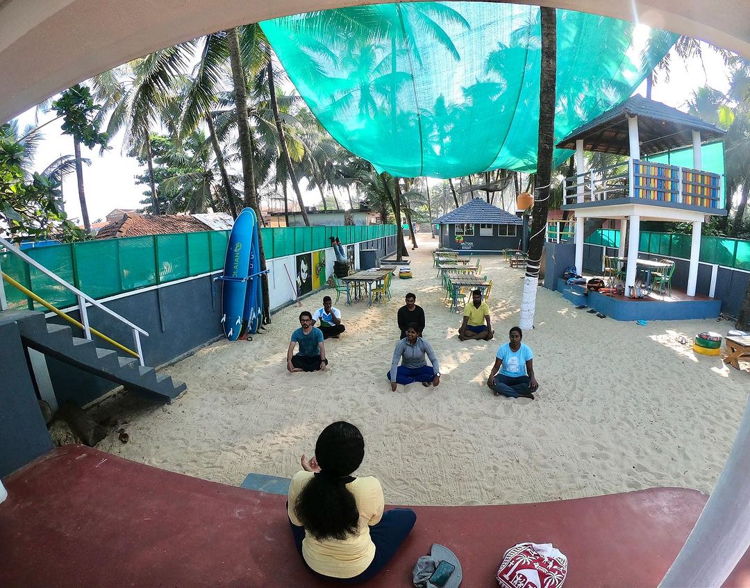 kadalsurfschool's tweet image. From the milestones we've achieved to the incredible community that supports us, it all started with the inaugural lessons at Kadal Surf School in Malpe, Udupi🤙

🤔Do you remember the first time you took your first steps as a child? 

#FirstBatch