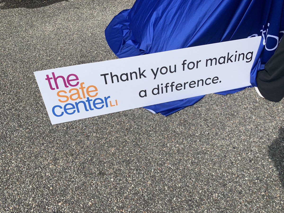 Thank you to ⁦<a href="/TSCLI/">The Safe Center</a>⁩ for helping make a difference and improving lives of abuse victims. ⁦We⁩ raised $860 working at the car wash!! ⁦<a href="/nationalgridNY/">National Grid NY</a>⁩ #NGProjectC volunteers on LI for a Week of Service