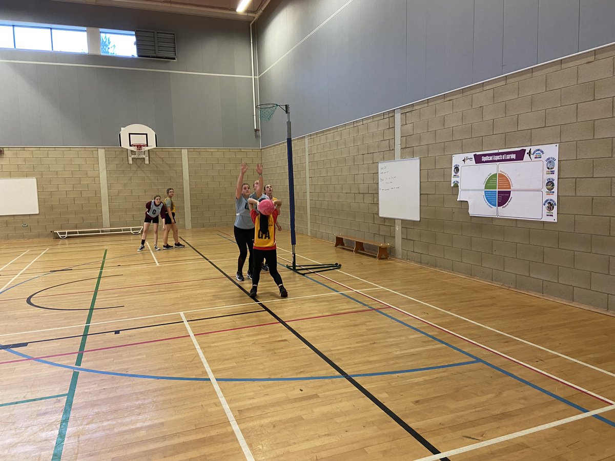 Great to see so many girls return to netball training last night 🤩! Looking forward to welcoming even more next week. Ball practice drills and games to get us straight back into it 🙌!