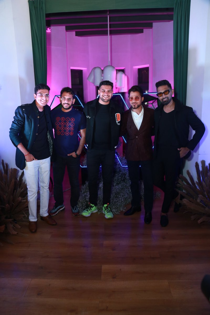 getwyld_in's tweet photo. An unforgettable night at our launch party at Neuma. It rained creators and influencers &amp; celebrities, and it got wilder when the two sharks arrived @amangupta0303 
@AnupamMittal 

WYLD has officially launched🚀
#getwyld #socialcurrency https://t.co/JIbf4StRJx