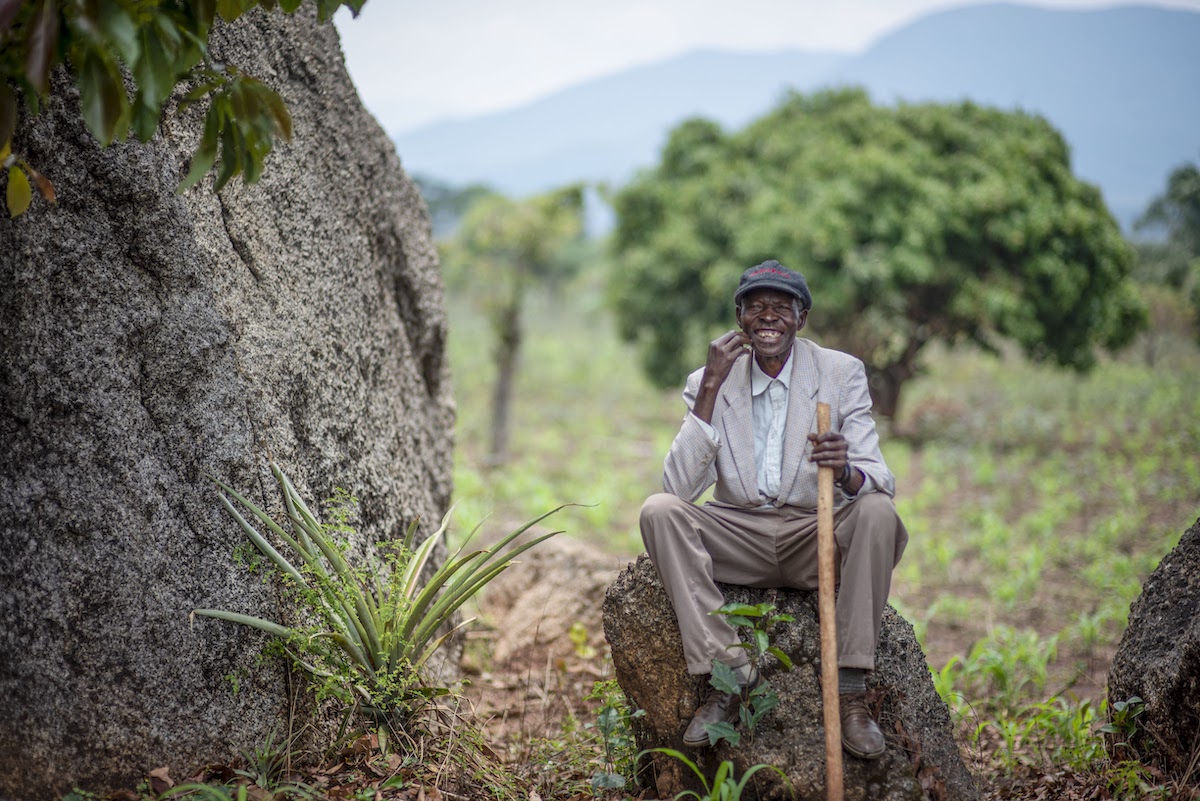 herorats's tweet photo. "Before APOPO came, my land was full of landmines, but work is life, we couldn’t survive without farming the land.” Eduardo. 

In 2022, #APOPO cleared over 2 million m2, benefiting 13,790 people, destroying 734 landmines and other remnants of war in Cuanza Sul province, #Angola. https://t.co/intoUjsJh7