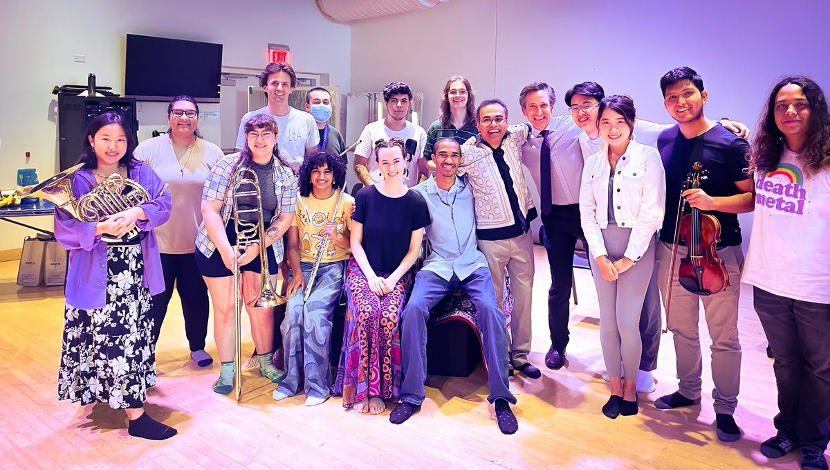 santript's tweet image. Had a great time last week working with the students of @BosConservatory for @silkroadproject 's "Sonic Reboot" workshop. My group learned how to be shameless musicians and how to improvise in Jhaptaal (10 beat rhythm cycle) !!
#knowledge #culture #nextgeneration #music