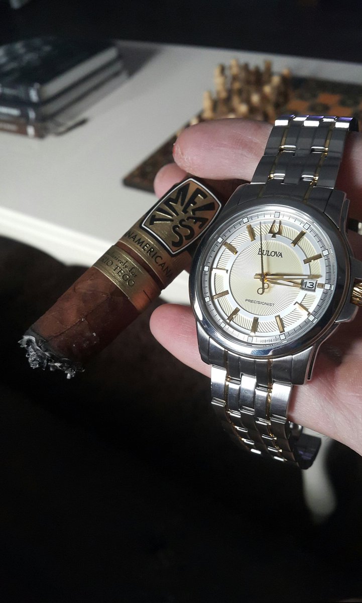 airdispatch's tweet photo. Puro : Ferio Tego Panamericana 'Timeless'

Saat : Bulova Precisionist 'Langford Collection'

#feriotegocigars #bulova #mybulova #designedtobenoticed #langfordcollection #precisionist #puroakademi #cigaracademyturkey https://t.co/RPLJonPCz5