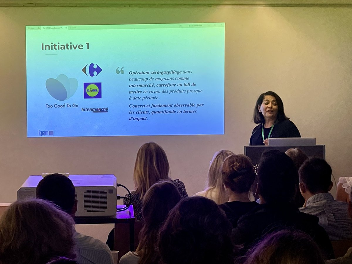 ThierrySpencer's tweet photo. Initiative RSE à fort impact relevée par les enquêtes de KPAM : @TooGoodToGo_Fr lors de la conférence au salon #produrable
#RSE #experienceclient https://t.co/WENN3yJCrM