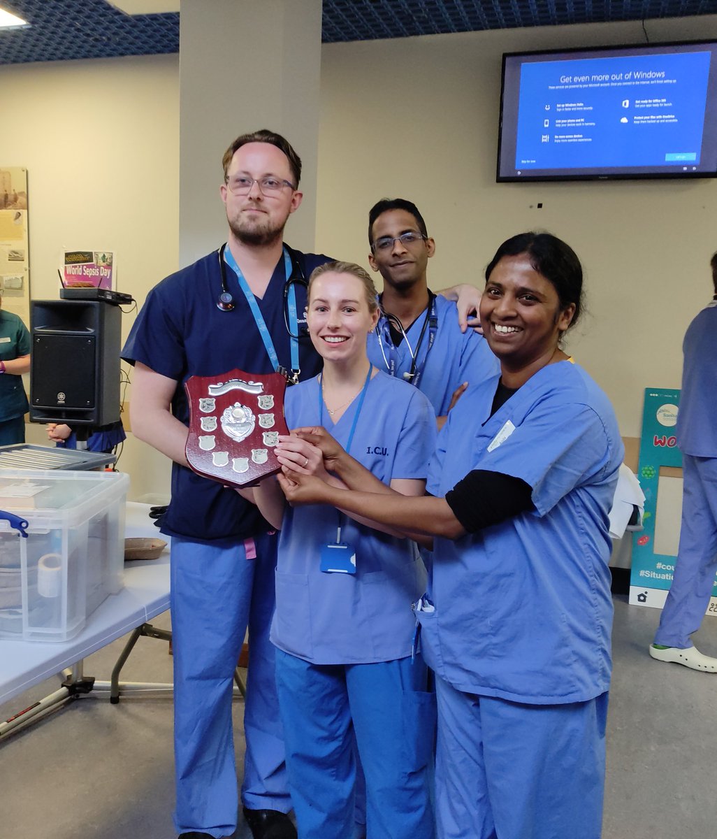 Sim wars in Sligo University Hospital🥷 !!! A really innovative training exercise for clinical teams in the hospital to reinforce early diagnosis of #sepsis. Congratulations to the ICU team who were crowned winners today 👏. The competition was fierce!
#SepsisAwareness #teamSUH