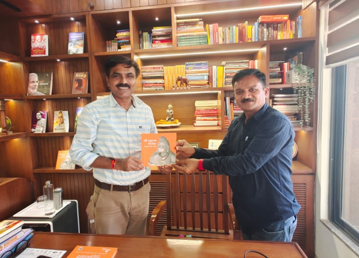 RajendraHirvan5's tweet photo. ભારતીય જનતા પાર્ટીના પ્રદેશ સહ પ્રવક્તા અને જાણીતા લેખક શ્રી કિશોરભાઈ મકવાણા જી ની શુભેચ્છા મુલાકાત લીધી તેઓએ શ્રી હનુમાન ચાલીસા નું પુસ્તક આપી અમારું સન્માન કર્યું.
@BJP4Gujarat
@BJPMediaGujarat
@ppareshmakwana https://t.co/GUaefN0ISc