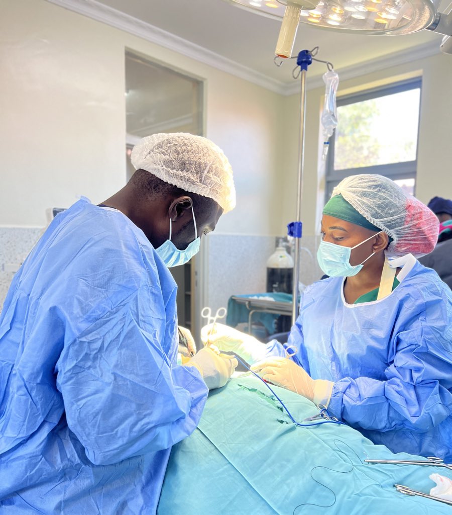 ASOU_Official's tweet photo. Day 3

Our team in Dokolo delivering safe quality surgery to the people. This is the same thing we’re doing across Lango subregion. 

#FreeSurgicalServices
#LangoSubregionSurgicalCamp https://t.co/5mG13YfwN2