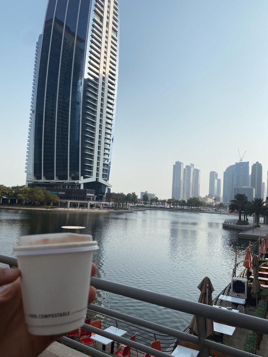 Mi recreo en el trabajo, siempre con un café en la mano.