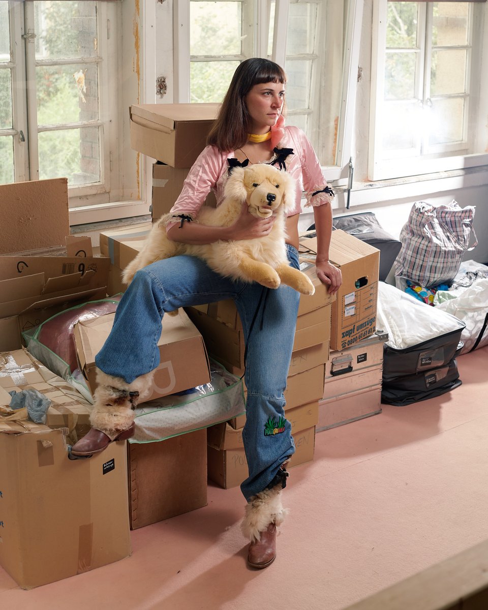 Liebe Florentine Krafft, herzlich willkommen am Schauspielhaus! Zusehen ist sie im Stück DIE VIELEN STIMMEN MEINES BRUDERS. 

Mehr Infos unter: neu.schauspielhaus.at 
📸 Julian Lee-Harather / soju.studio