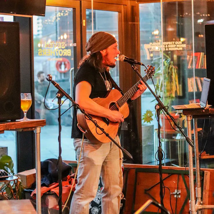 Open Mic Night is TONIGHT! 🎤🎶 We welcome all types of performers, from singer/ songwriters to instrumentalists and more. Come out and join us at our Middlewood Locks Beerhouse for an evening of music, laughter, and fun! 7pm start. FREE pint for every performer 🍺