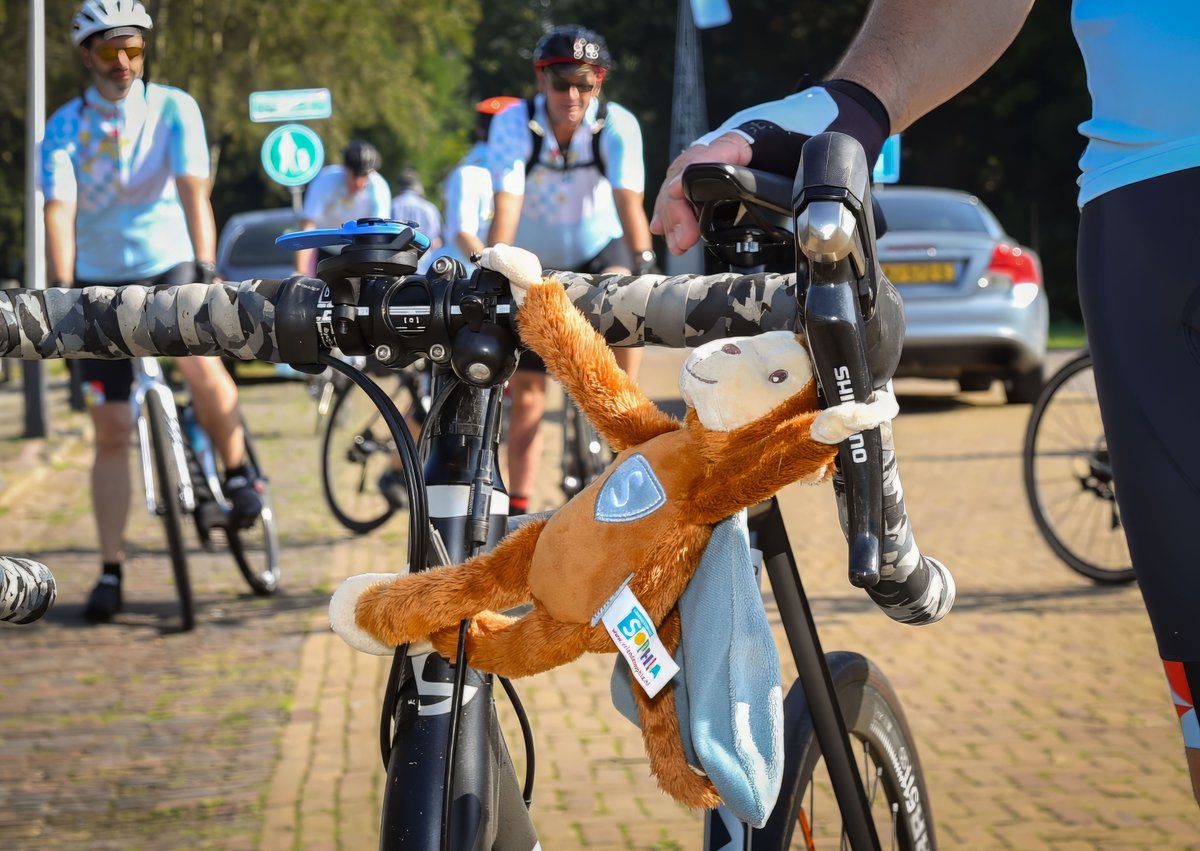 Shell_Pernis's tweet photo. Wat een weekend! Met 130 rennende en fietsende collega’s hebben we €12.390 opgehaald voor het #SophiaKinderziekenhuis. 🚴‍♂���🏃🏻‍♀️ Dit geld wordt gebruikt voor onderzoek naar darmziektes bij kinderen. Bedankt aan alle deelnemers!  https://t.co/vhSRgrOaZR https://t.co/bW2wpF2vYw