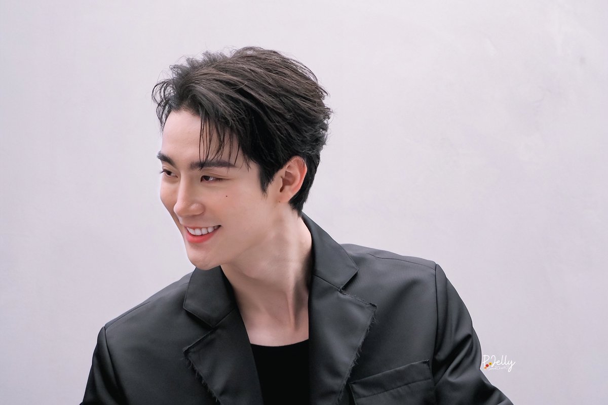 GameRChoi407's tweet photo. เขาเอิ๊กอ๊ากตลอดเวลาเลยนะ
คุยกับแฟนๆ ละมันแฮปปี้
#FirsterxForce
#fforce_ @fforcejs https://t.co/SJJ4YDFCnM