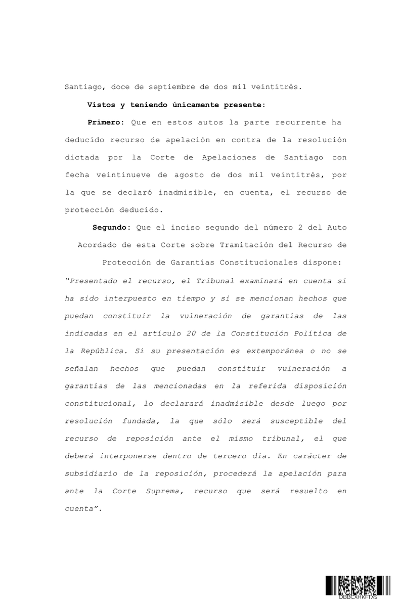MaxLobosCL's tweet photo. 🔴 SENADORA CAMPILLAI FINALMENTE DEBERÁ RESPONDER POR SUS ACTOS.
La Excelentísima Corte Suprema ha dejado sin efecto la resolución de la Corte de Apelaciones que declaró inadmisible el recurso de protección contra la senadora Campillai presentado por Claudio Crespo. 

El recurso acaba de ser declarado "ADMISIBLE" por el Máximo Tribunal, y Fabiola Campillai deberá responder por sus actos ante la Justicia, por transgredir a nuestro juicio los derechos a la presunción de inocencia, a la honra, a la integridad psíquica, libertad laboral, entre otros.

Como abogado de @ClaudioCrespoG me siento confiado en la Justicia. El Recurso cumplió a cabalidad con los requisitos para que fuese declarado admisible, y así se lo dejó claro la Excma. Corte Suprema al Tribunal "a quo" por resolución fundada.

Esto significa que Campillai deberá responder en los próximos días a nuestro recurso, en lo que se conoce como "evacuar informe".

Me siento conforme, porque con esta resolución de la Tercera Sala quedará claro a todas las autoridades que NO SON IMPUNES y que deben responder por sus actos que transgreden los derechos constitucionales de los ciudadanos, ya sean  diputados, senadores, ministros o el Presidente el que los transgreda. 

Confiamos en el Máximo Tribunal, y en que al final de este proceso que recién comienza los derechos transgredidos por la senadora serán resarcidos y se restablecerá el imperio del Derecho.