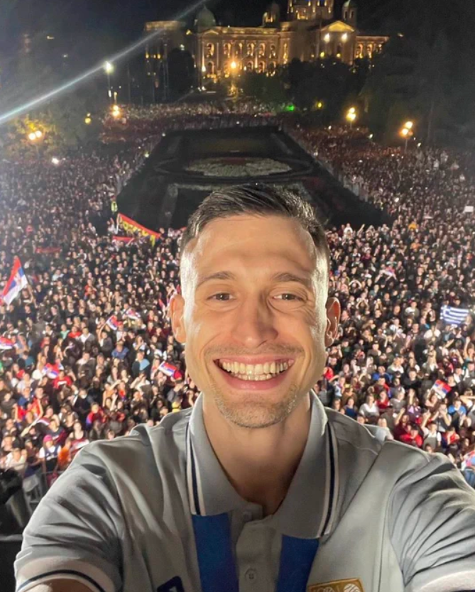 Miroslav_D7's tweet photo. Ovo je valjda najbolji selfi u istoriji selfija.

Barem na teritoriji Srbije. https://t.co/Hu13wEyBkv