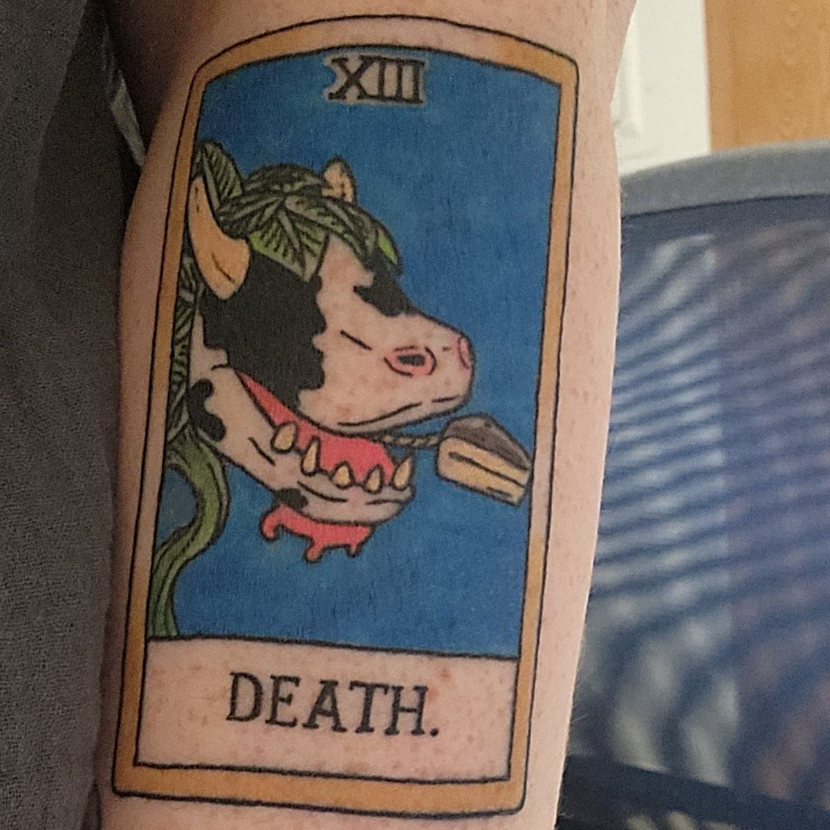 SamInCyberland's tweet photo. My newest tattoo, a cowplant tarot card. I don't know if anyone understands my love of the cowplant besides @lilsimsie https://t.co/1ynDUhG3Ng