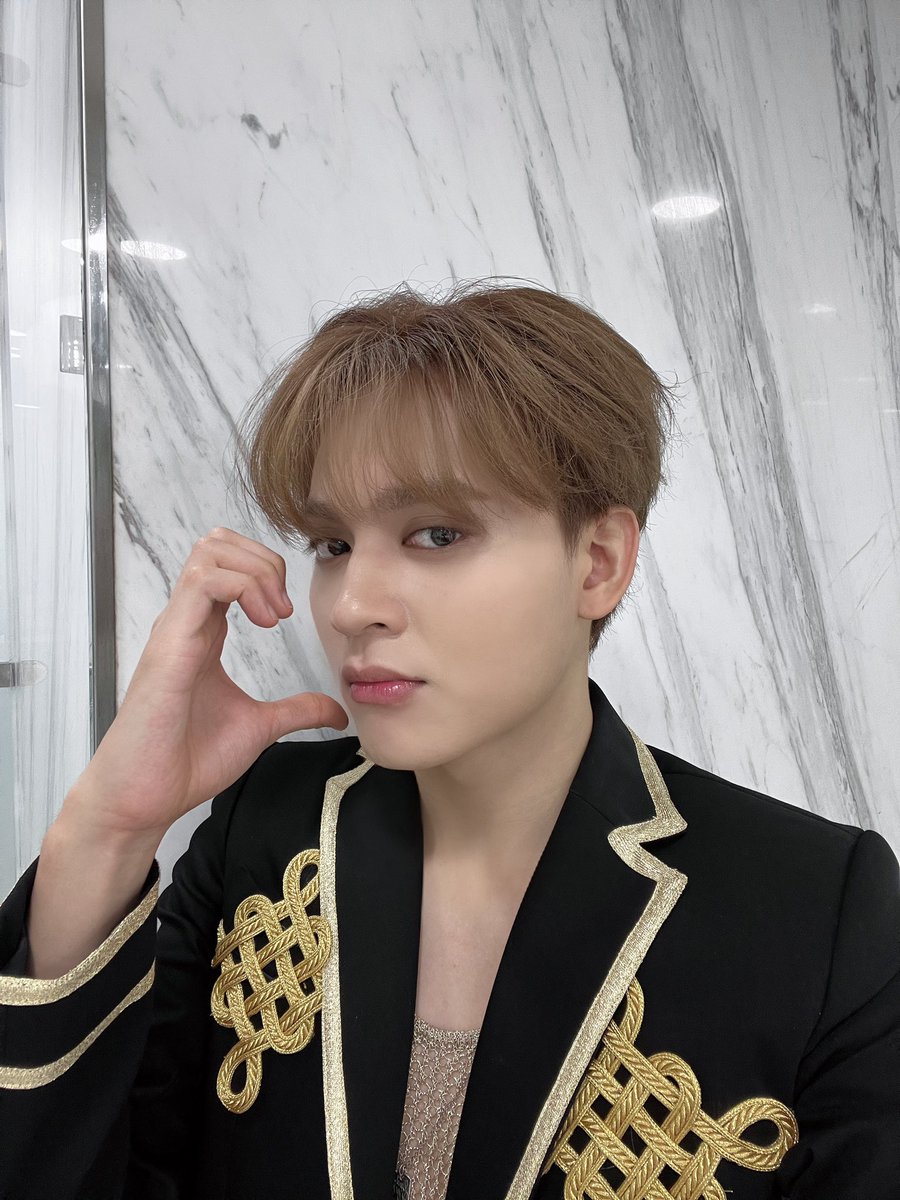 HORI7ONofficial's tweet photo. [#REYSTER]
We are so grateful that we HORI7ON was able to hold our first concert. I want to say thank you to everyone who came to support us. We were able to get strength all throughout the concert because of the cheer of our Anchors. https://t.co/uGflVqELTp