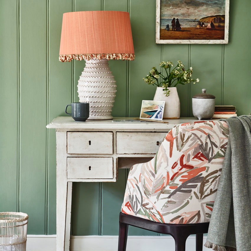 INSPIRATION • 4 ways to style Cinchona.

This Matisse-like abstract floral has a characterful textural presence. Named after the tree that provides quinine &amp; has the pretty pointed leaves featured.