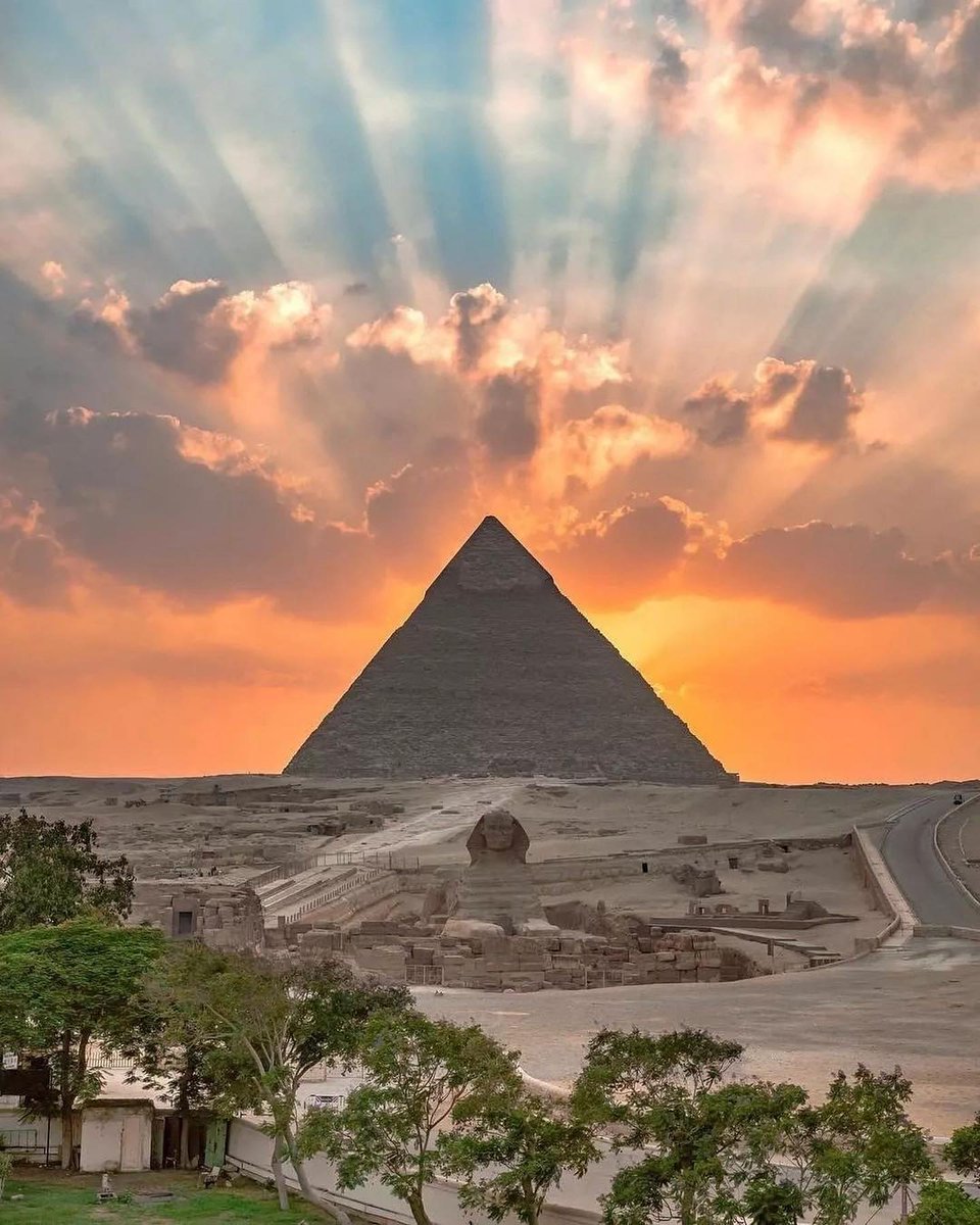 PrettyCitiesX's tweet photo. Great Pyramid of Egypt 🇪🇬 https://t.co/y9A7D7rgBb