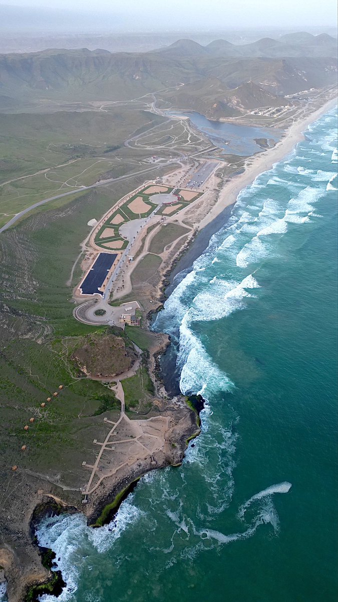 لا هاج موج البحر وختار مجدافي ..
من لي عوينٍ على شدات غير الله 
ولو شلت هم ثقيل وحطم اكتافي 
" نصيت من يفرج الضيقات عز الله"
#يحدث_الآن #عز_الله