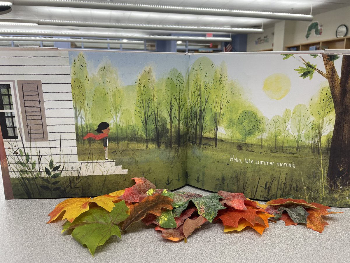 LeslieDiminnie's tweet photo. @HenryHolt @kenardpak 
Celebrate autumn with this beautiful book by Kenard Pak. Goodbye Summer, Hello Autumn. https://t.co/3wvquvL4mF