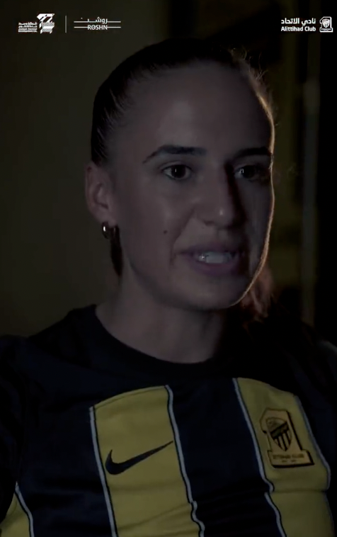 DeadlineDayLive's tweet photo. 📝 𝗗𝗘𝗔𝗟 𝗗𝗢𝗡𝗘: Nigerian defender Ashleigh Plumptre has signed for Saudi Arabian ladies side Al-Ittihad after leaving Leicester City. 🇸🇦

(Source: @ittiladiesclub) https://t.co/L2EgsaAJjQ