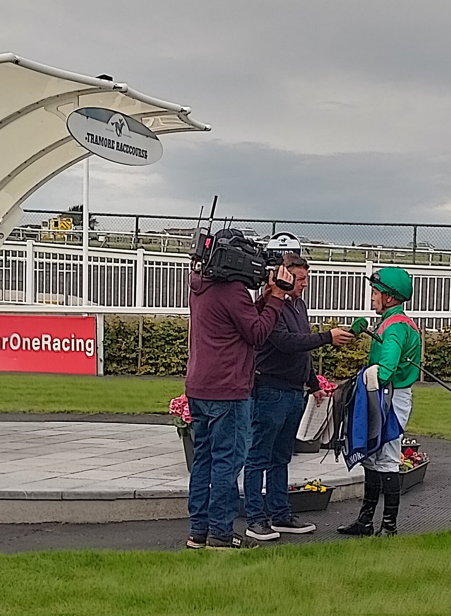EZIVA benefited from the application of cheekpieces to land the opening Tramore Maiden under a strong ride from @LeighRoche1992 here @TramoreRaces to continue a golden spell for Dermot Weld and @AgaKhanStuds 🟢🔴 TAHIYRA Saturday + TANNOLA last night #Tramore #HorseRacing