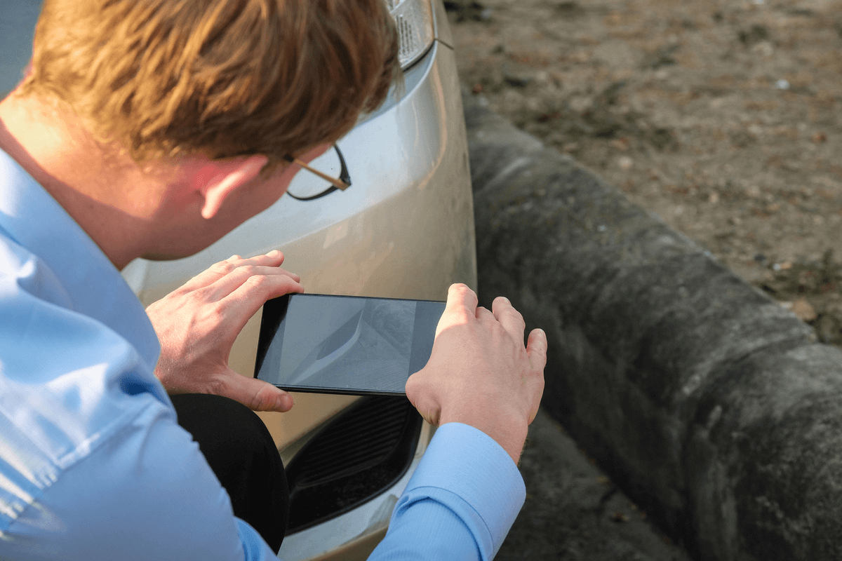 🧐🚗 What should you do if your #car arrives damaged after #shipping? Find out in the recent #EasyHaul blog article how to address the issue swiftly and properly 👉: cutt.ly/JwxdqgpH